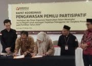20241005_144707-min Badan Pengawas Pemilihan Umum (Bawaslu) Kabupaten Kubu Raya mengandeng organsasi masyarakat dan kepemudaan dalam rangka melakukan koordinasi dalam pengawasan Pemilu serentak tahun 2024, di Hotel Dangau, Kamis (26/10/2023).