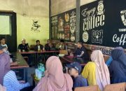 20241008_193958-min kegiatan Ngobrol Santai bersama Relawan Milenial Norsan di Desa Mekar Baru, Kecamatan Sungai Raya, Kabupaten Kubu Raya, pada Selasa (08/10/24).
