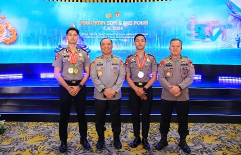 SSDM Polri Berikan Penghargaan Pin Emas Untuk Atlet Polri Berprestasi