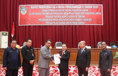 Ketua DPRD Landak Pimpin Rapat Paripurna Bahas Perubahan Perda Kabupaten Landak Nomor 4 Tahun 2023