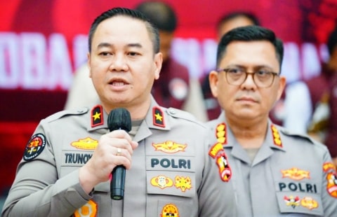 Kapolri Beri Kenaikan Pangkat Luar Biasa Anumerta kepada Bharatu Mardi Hadji