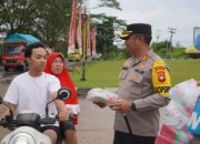 20250307_201312-min Polres Kubu Raya Bagi-Bagi Takjil Gratis di Bulan Ramadhan