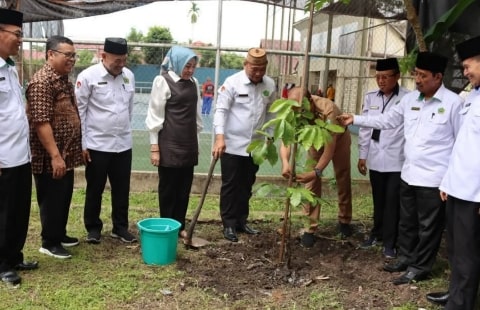 Kemenag Kalbar Launching ONE PERSON ONE TREE, Kadis LHK Mengapresiasi