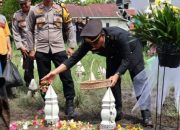 Polres Kubu Raya Gelar Upacara Pemakaman Aiptu Lukmanul Hakim