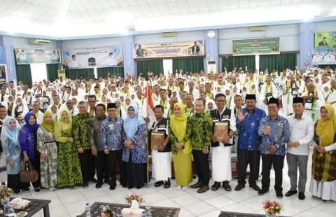 Pesan Bupati Sujiwo Saat Lepas Calon Jamaah Haji Kubu Raya, Jaga Nama Baik Indonesia