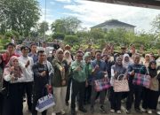Eco Bhinneka Muhammadiyah Kalbar Bagikan 350 Besek untuk Wadah Daging Kurban