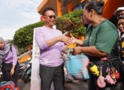 Wako Edi Kamtono Bagikan Tas Belanja Gratis di Pasar Kemuning