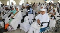 20250707_175916-min Kloter 22 Tiba di Pontianak, Suasana Haru Warnai Penyambutan Jemaah Haji Kubu Raya