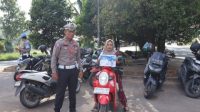 20250715_132150-min Bukan Sekadar Tilang, Polres Kubu Raya Bagikan Brosur Edukasi Lalu Lintas