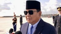 20250716_143021-min Presiden Prabowo Subianto memberikan keterangannya kepada awak media di Bandar Udara Orly, Paris, pada Selasa, 15 Juli 2025.