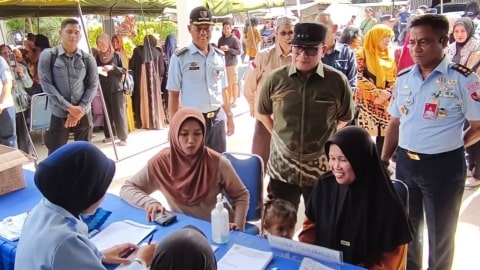 Bupati Sujiwo Apresiasi TNI AU Gelar Pengobatan Massal di Hari Bhakti ke-78