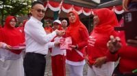 20250815_181412-min Pemkot Pontianak Sebar 5.000 Bendera Merah Putih, Warga Antusias Sambut HUT ke-80 RI