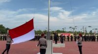 Wakapolres Kompol Hilman Pimpin Upacara HUT ke-80 RI di Mapolres Kubu Raya