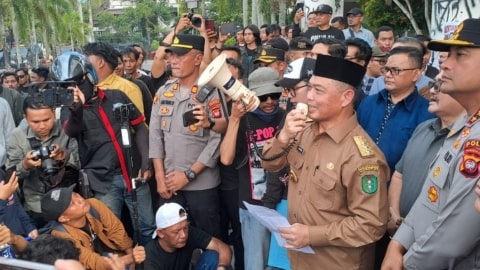 Gubernur Ria Norsan Temui Mahasiswa, Aksi Demo di DPRD Kalbar Berjalan Akrab dan Tertib