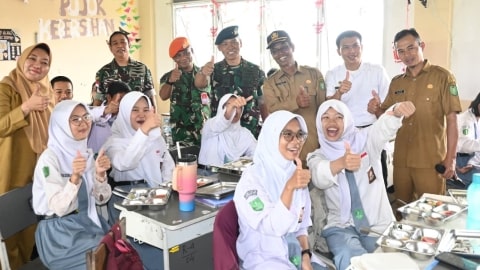 Danlanud Supadio Tinjau Launching Perdana Program MBG di Pontianak