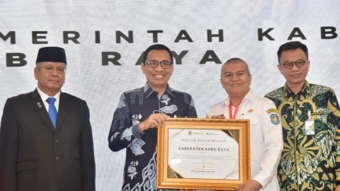Kubu Raya Raih Paritrana Award 2024 untuk Perlindungan Tenaga Kerja