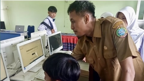 Guru SMPN 13 Pontianak Raih Penghargaan Internasional Berkat Inovasi AI dalam Pembelajaran