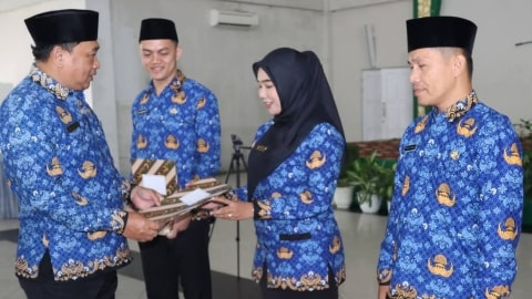 Kakanwil Kemenag Kalbar Muhajirin Yanis Lantik PPPK Tahap II dan Kukuhkan Pengurus KORPRI 2025–2030