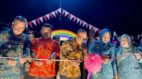 Sujiwo Resmikan Taman Pelangi di Terentang Hilir