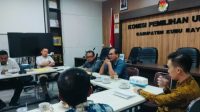 20251115_121725-min Bawaslu dan KPU Kubu Raya Evaluasi Data Parpol Berkelanjutan