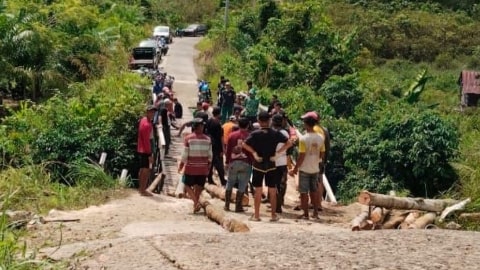 Jembatan Sasak Rusak, Warga Buyan Minta Pemda Kapuas Hulu Bertindak Cepat