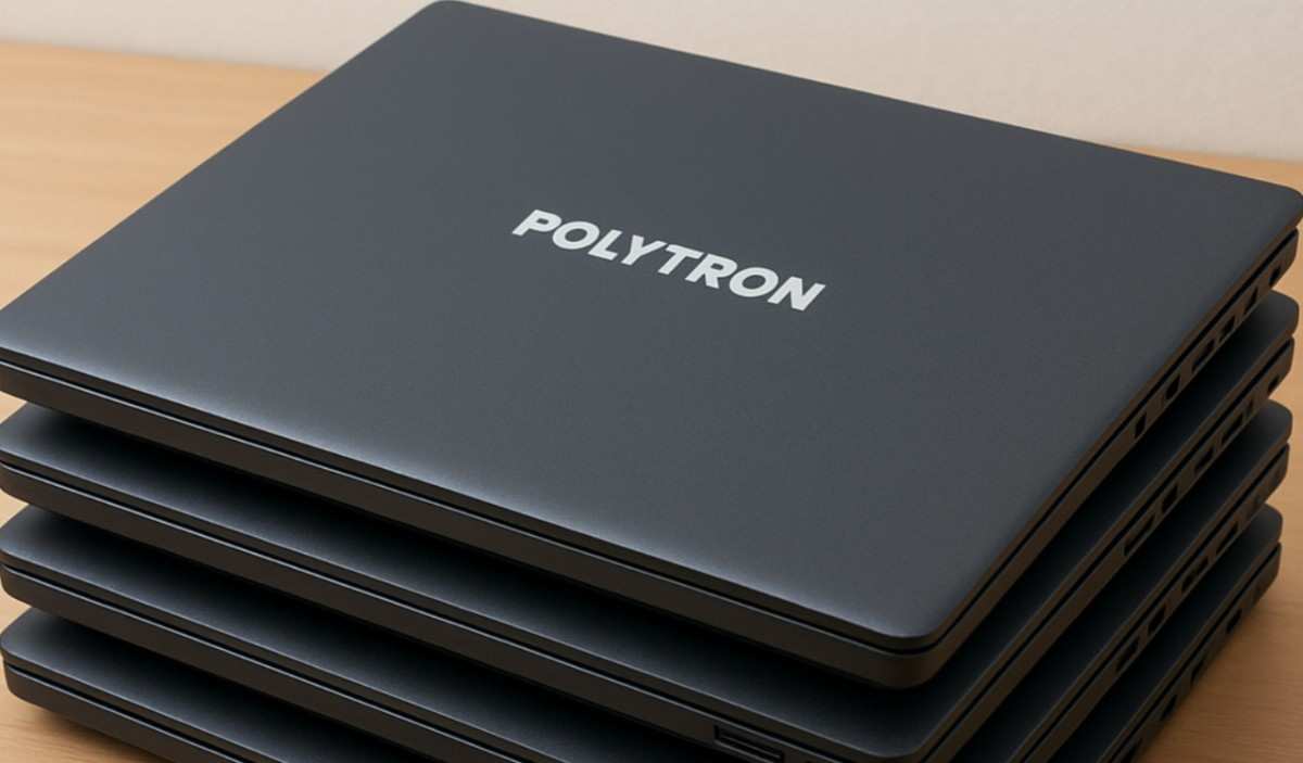 Foto ilustrasi tumpukan laptop Polytron