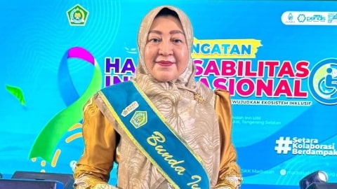 Ketua DWP Kemenag Kalbar Terima Penghargaan Nasional