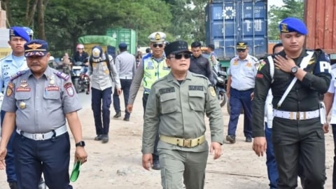 Sujiwo Tindak Parkir Liar di Jalan Mayor Alianyang, Ban Bisa Dikempiskan