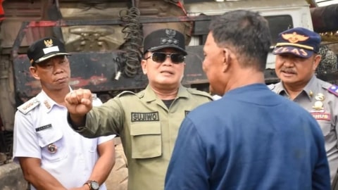 Sujiwo Turun Langsung Tertibkan Parkir Liar di Bundaran Tugu Alianyang