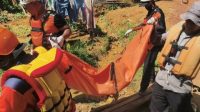 20251217_184211-min Dua Hari Pencarian, Tim SAR Temukan Anak Tenggelam di Sungai Bengkayang