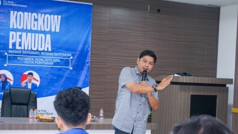 Anggota DPRD Anwar Musaddad Kongkow Pemuda bersama PMII Pontianak