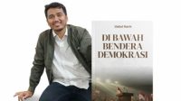 1000627846 Membaca Demokrasi Lewat Buku Di Bawah Bendera Demokrasi Karya Abdul Haris