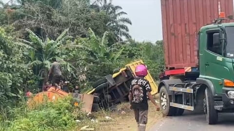 Tabrakan Maut Dua Truk di Kubu Raya, Pengemudi Dump Truk Meninggal Dunia