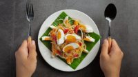 Ilustrasi makan sering dengan porsi kecil