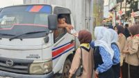 Kolaborasi Pramuka dan IPNU-IPPNU Berbagi 1.500 Takjil di Sungai Pinyuh