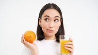 Ilustrasi konsumsi vitamin C