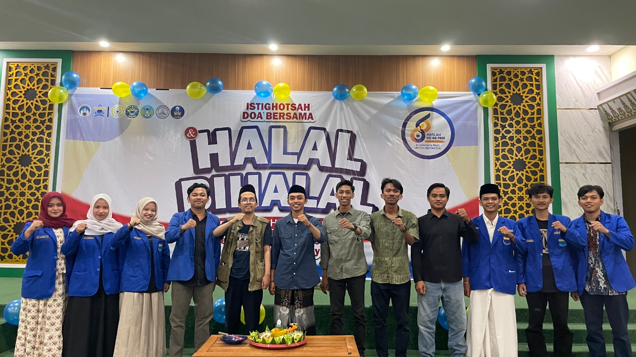 Prosesi Pemotongan Tumpeng dalam Rangka Hari Lahir PMII ke-66