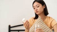 Ilustrasi konsumsi obat masuk angin