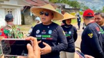 Respons Keluhan Warga, Sujiwo Siap Perbaiki Jalan dan Atasi Sampah di Pal 9