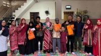 Bunda Inklusi Kemenag RI Titip Bantuan untuk Anak LPAI Arrahmah Pontianak