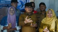 1000884572 Borong Produk UMKM, Bupati Sujiwo Janji Bantu Pengembangan Abon Ikan Batu Ampar