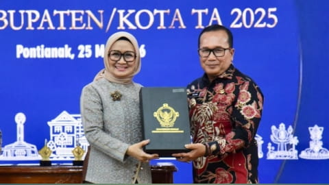 Sujiwo Terima WTP ke-12 untuk Pemkab Kubu Raya