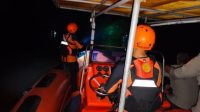 1000910639 Sampan Terbalik Saat Memancing di Teluk Pakedai, Satu Orang Hilang