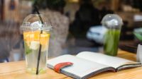 Ilustrasi membuat jadwal minum