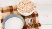 Ilustrasi oatmeal ketika mandi