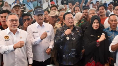 Zulhas Temui Petani Kubu Raya, Pastikan Pupuk Aman dan Harga Gabah Naik