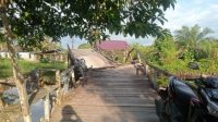 Jadi Akses Utama Warga, Jembatan Sungai Segak Menunggu Perhatian Pemerintah