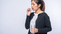 Ilustrasi konsumsi obat-obatan