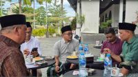 Gus Salam ngopi santai di Asiang Gus Salam ngopi santai di Asiang