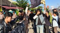 1001008409 Demo di Kantor PLN Kalbar, Solmadapar Tuntut Kompensasi atas Pemadaman Listrik
